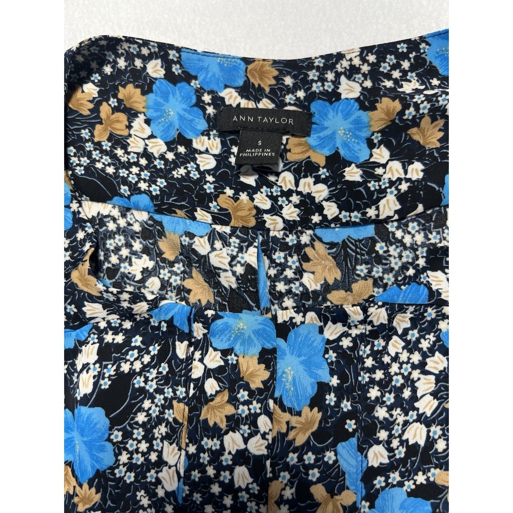 Ann Taylor Floral Seamed Split Neck Popover Blouse Sz S Night Sky - Picture 3 of 7